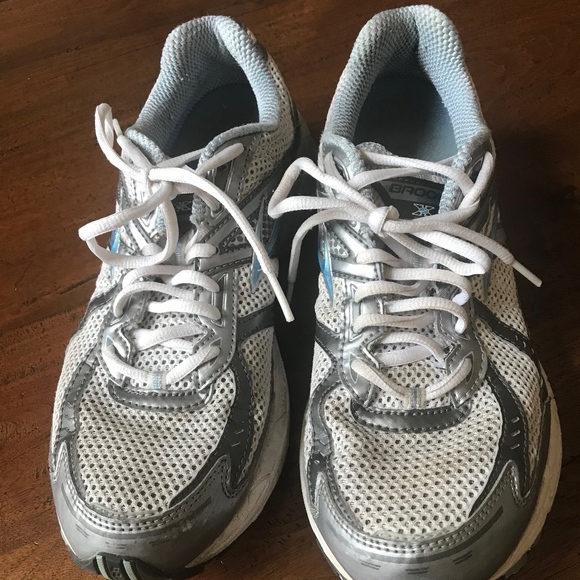 brooks go2 series running shoes